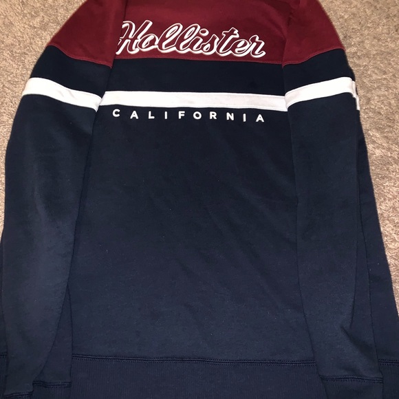 Red, White, and blue Hollister sweater - Picture 3 of 3